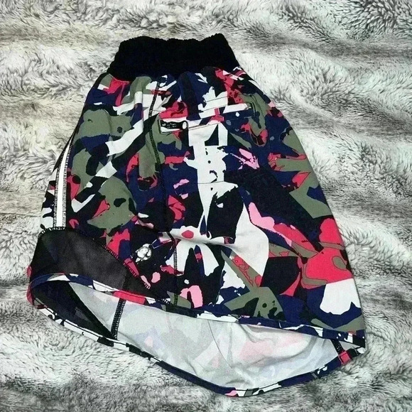 COPY - Lululemon 4” shorts - Picture 3 of 3